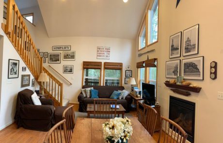 Living area at Cedar Beach Lodge